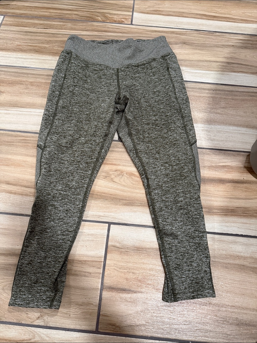 Thermal leggings with side pocket